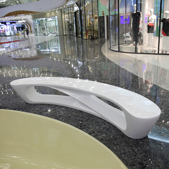 红同玻璃钢坐凳现代商场座椅造型创意休闲商业美陈公共休息区月亮凳子