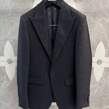 ysl22早秋高定镶钻系列西服外套 大剑领配上高定纯黑亮钻颗颗分明