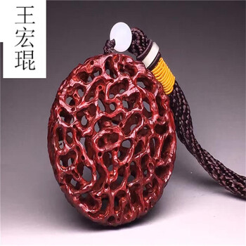 王宏琨 小叶紫檀圆形盘根牌子手把件镂空雕车挂件 礼物