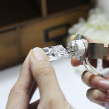 
                                        雅香阁 创意陶瓷香熏灯炉器具 插电香薰灯精油灯配件 35W钨丝小灯珠/灯泡 暖光小灯珠1粒                
