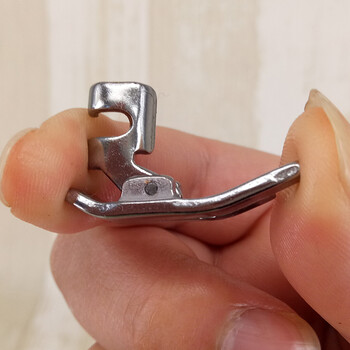 家用老式缝纫机配件底线梭芯压脚/梭皮/针板牙齿压板/挑线簧/油壶 铁