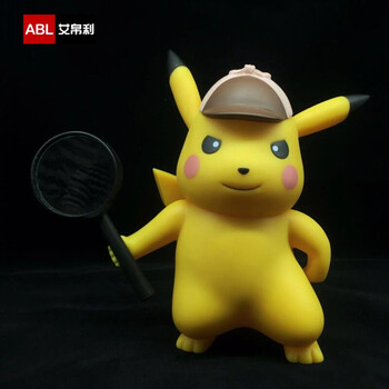 名侦探拿放大镜 皮卡丘