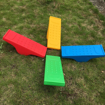 儿童平衡板平衡木摇摇板幼儿园儿童塑料翘翘板 红色