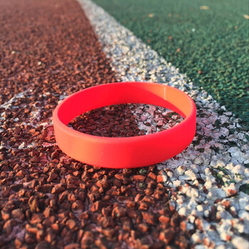 彩色夜光硅胶手环纯色学生男女情侣篮球运动能量橡胶手腕带 红色