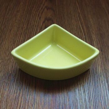 仓鼠陶瓷食盆金丝熊松鼠刺猬防翻防溅食碗饲料盒宠物用品 三角形- 乳