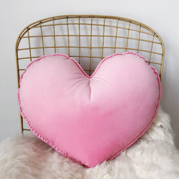 ins北欧心形天鹅绒少女心爱心抱枕汽车腰枕床头沙发靠垫