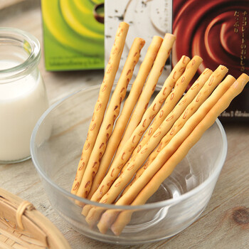 泰国进口休闲零食百醇抹茶/巧克力/奶油曲奇注心饼干棒44g 巧克力味