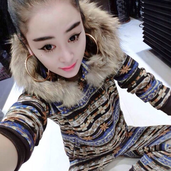 意丽娜 2016秋冬装新款狐狸毛毛领时尚女装毛线抓毛加厚保暖彩色横条休闲套装无货8233 蓝色 均码