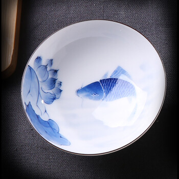 别颖(bieying) 景德镇釉下彩品茗杯 手绘青花瓷 莲年有鱼茶杯 功夫