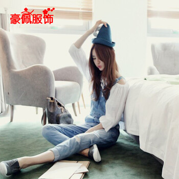 
                                        豪佩服饰 2017新款  韩版时尚淑女百达破洞休闲背带裤 牛仔裤女 背带长裤 蓝色 M                