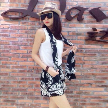 
                                        露奈儿   2016夏装新款背心上衣+短裤运动时尚套装女1966 白色 均码                