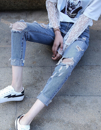 chic直筒破洞牛仔裤女宽松哈伦裤韩版bf高腰显瘦潮款九分裤2女人穿着