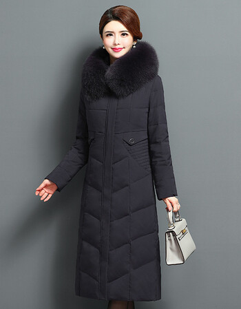 高档品牌中老年羽绒服女长款过膝2018新款 中年时尚妈妈冬装中长款40