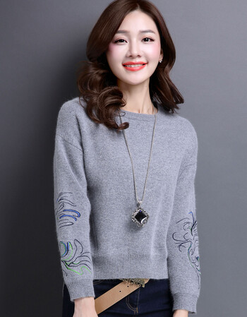 秋冬韩版宽松刺绣羊绒衫低领毛衣女套头短款针织衫外穿羊毛衫百搭