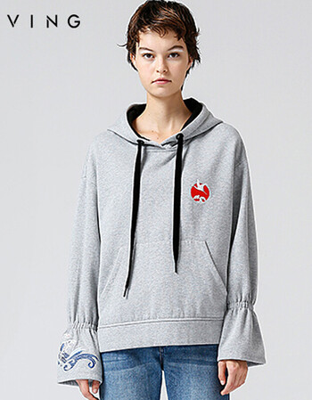 ving春季时尚刺绣喇叭袖套头连帽卫衣女 灰色 m_ 4折现价399元
