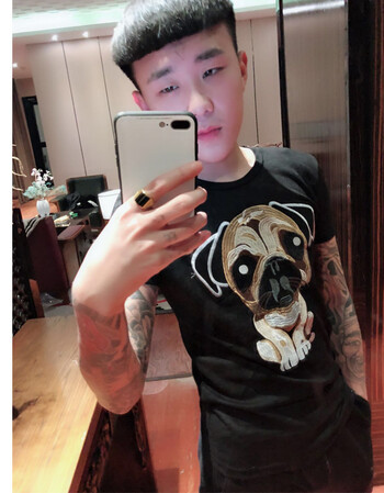 珂樊图快手红人马辉同款麂皮绒短袖男精神小伙紧身狗头半袖社会2018