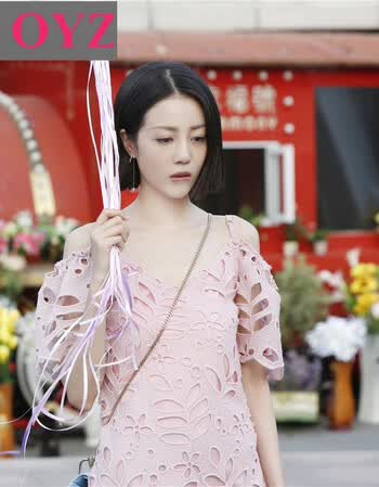 oyz明星同款2018夏女装漂亮的李慧珍李溪芮夏乔粉色镂空一字肩连衣裙