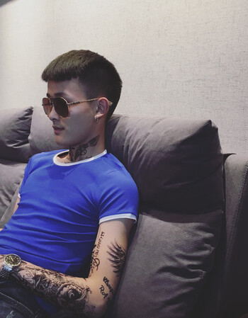 社会人小伙短袖男衣服修身帅气精神2018新款夏季半袖上衣潮流t恤 蓝色