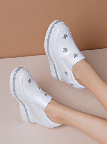 弗迪狮10cm牛皮内增高小白鞋女厚底星星百搭坡跟休闲单鞋秋一脚蹬女鞋