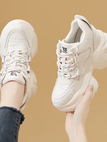 意尔康厚底休闲运动鞋女款内增高新款春秋季老爹黑色百搭旅游鞋子米色