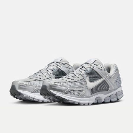 耐克（NIKE）ZOOM VOMERO 5 男子运动鞋 FJ...