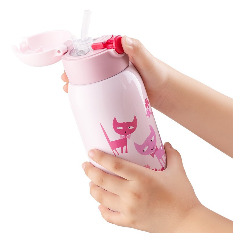 苏泊尔SUPOR 儿童保温杯316L不锈钢大容量卡通男女小学生吸管杯真空便携儿童壶 红粉喵630ML【2盖+杯套】