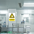 化学实验室安全标识牌当心中毒腐蚀危化品警示牌仪器材管理制度牌 当心铁屑伤人(PVC板) 20x30cm