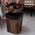 铸固 复古仿木纹垃圾桶 垃圾桶大号大容量家用厕所厨房卧室仿木纹压圈式无盖垃圾篓 木纹方形（15L）