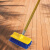 乐柏美Rubbermaid地面清洁 毛刷 地板硬毛刷配金属螺纹木质帚柄套装25.4cm