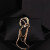 诗筠（shijun)戴珍珠耳环的少女小众精致胸针时尚百搭胸花西装领口固定装饰 银色