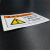 机械机器非专业人员请勿打开警告贴纸开门时互动连锁启动注意安全标识叹号标志设备警示标签防水DZ-DAZ DZ-K0394(25个装)85x55mm