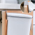 益美得 XFL3085壁挂式垃圾桶卫生间悬挂垃圾桶9升白色-有盖+挂钩+刮板+无痕贴