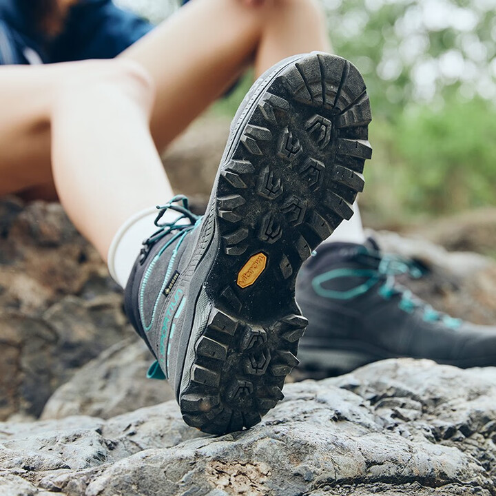 La Sportiva 拉思珀蒂瓦 TX Hike Mid Leather 男女通用款 V底 GTX户外中帮登山鞋 Plus会员折后￥1160.02 送保温杯