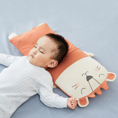 威尔贝鲁(WELLBER)婴幼儿枕头幼儿园用品透气低枕四季通用安抚哄睡动物枕狮子款56*25cm