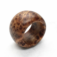 木扳指崖柏爆满瘤疤老料中国风男款木质文玩扳指光面戒指木戒手把件吊坠 满瘤圆边款 内径2.2cm