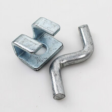 养猪设备母猪产床加厚门扣猪圈门碰锁卡式猪栏配件定位栏锁扣搭扣 Z字吊扣