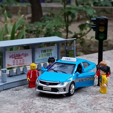 儿童玩具 1：32合金汽车模型红旗H7出租车声光回力北京出租 男孩玩具 凯美瑞出租车蓝色+站台+红绿灯+内附四个乘客人偶