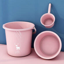 水桶家用大号储水桶学生宿舍洗澡手提带盖塑料桶大容量加厚洗车桶 水桶+脸盆+水瓢【粉】+挂钩