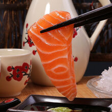 顺丰速运 三文鱼(中段)刺身新鲜切割三文鱼生鱼片即食生吃日料生鱼片 1 份(去皮边角430克/斤)