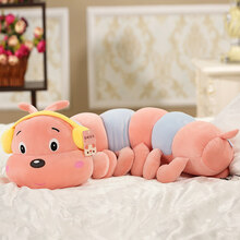 耳麦毛毛虫毛绒玩具公仔抱着睡觉的布娃娃长条抱枕中大号可爱玩偶 粉红色 60厘米