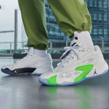 耐克（NIKE）篮球鞋男鞋2025春季新款运动鞋实战训练场上休闲鞋 DX9012-103白黑冲击绿 41