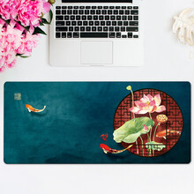 镇魂歌 鼠标垫超大号中国风宫廷锁边电竞游戏键盘垫电脑桌垫加厚定制国潮古典家用办公桌面垫 鱼戏莲叶 500x1000x3mm