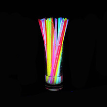 盛泉 晚会演唱会用品发光棒年会一次性化学荧光棒荧光手镯夜光手环道具夜光棒配件 混色50根一桶 送接头