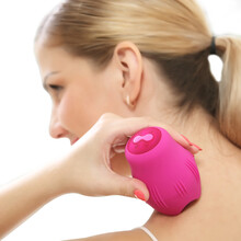 欧德士充电迷你按摩器电动小型四角震动颈椎腰腿背部多功能小巧便携穴位按摩仪小夜灯按摩防水 红色