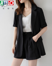 卡帝乐鳄鱼轻奢小西装套装女短裤两件套洋气气质时尚夏季薄款职业西服三件套 黑色(短袖)西装 S