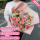 19朵粉色康乃馨+2支多头百合花束