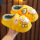 黄色拖鞋