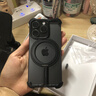 派凡【一粒骨架壳】适用苹果15promax手机壳iPhone15lpus金属无边框镂空散热磁吸异形支架壳超薄保护套 黑色【镂空散热/四角气囊防摔/带磁吸支架】 iPhone 15 Pro Max 实拍图