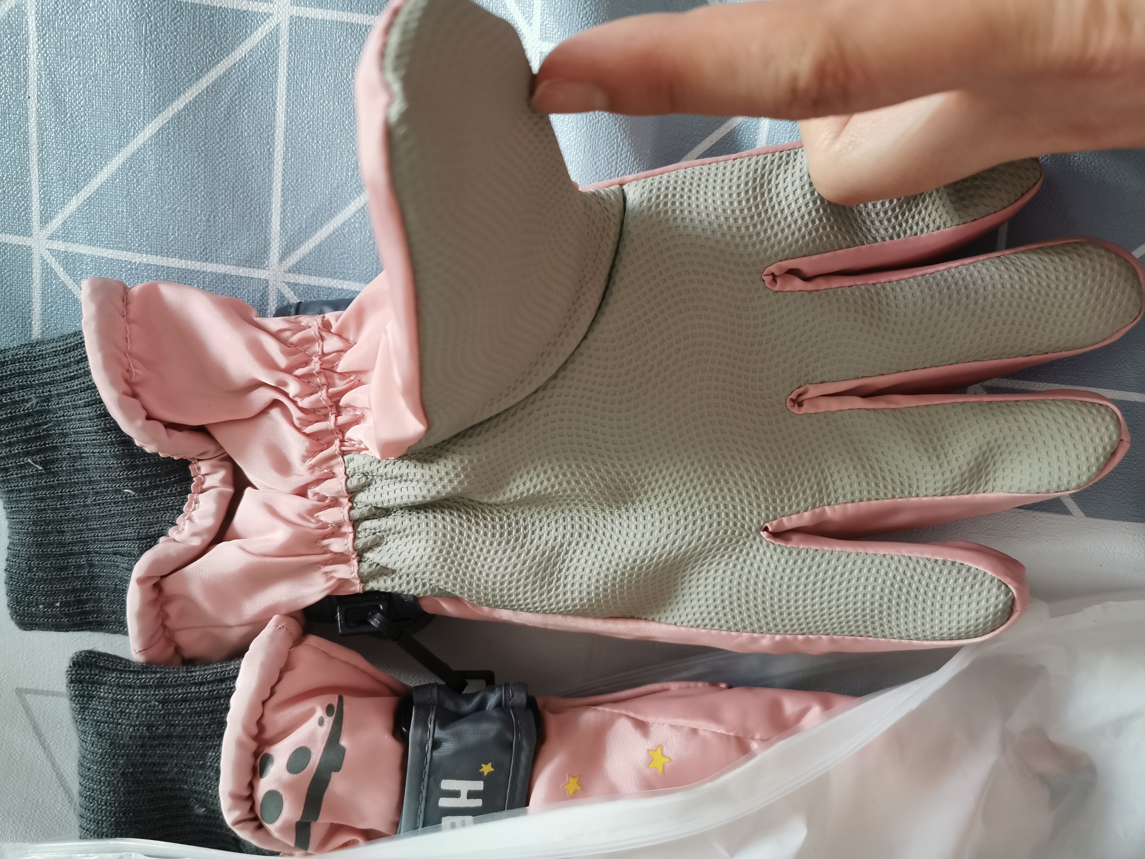 翰崎儿童滑雪手套女童冬季保暖加厚加绒防水骑行卡通五指棉手套男大童 宇航员灰色 实拍图