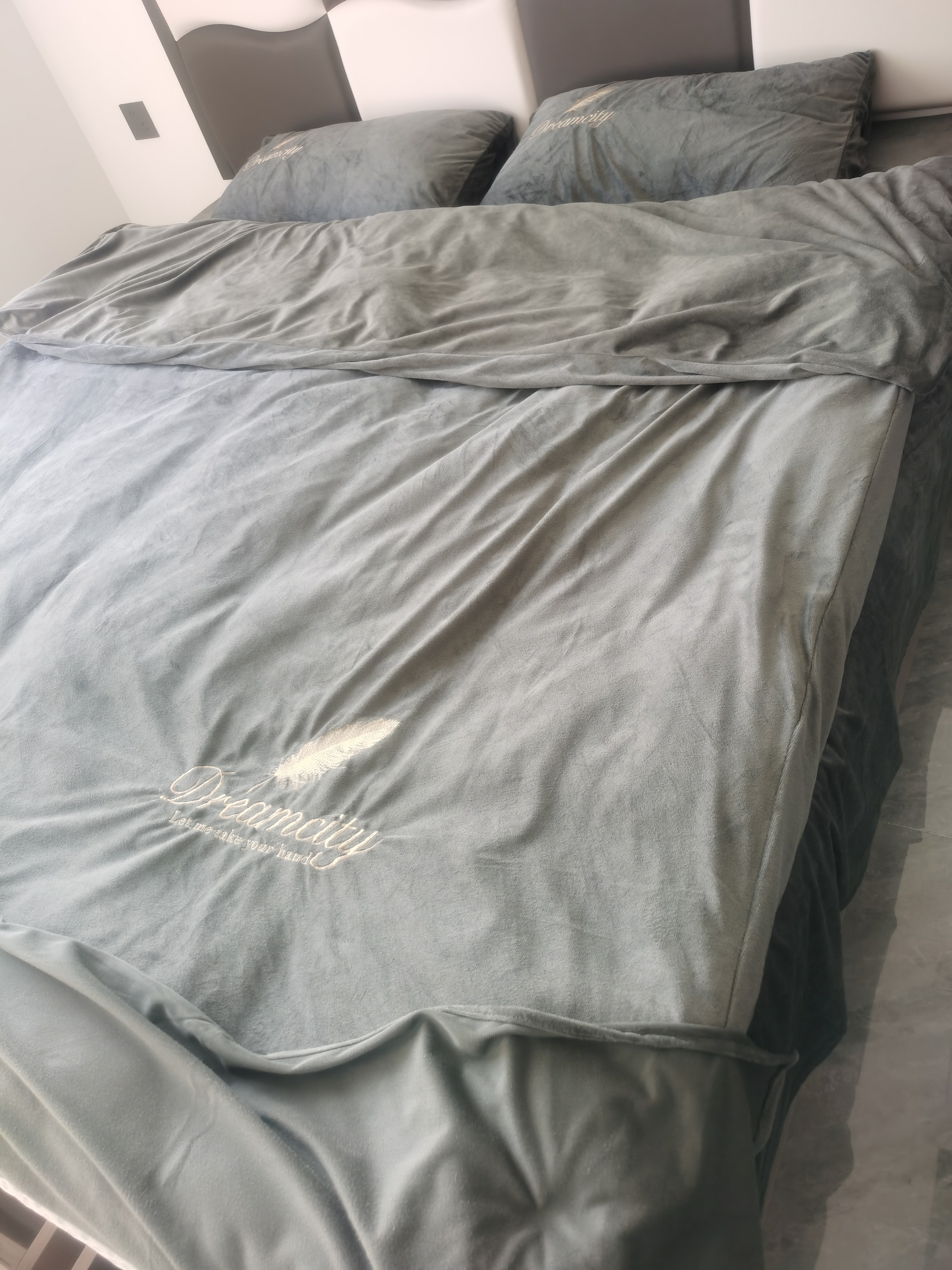雅鹿纯色双拼牛奶绒床上四件套秋冬加厚保暖床单被套家用床笠款四件套 婴儿蓝+奶昔黄【加厚保暖】 1.8m 床单款 四件套-被套200*230cm 实拍图